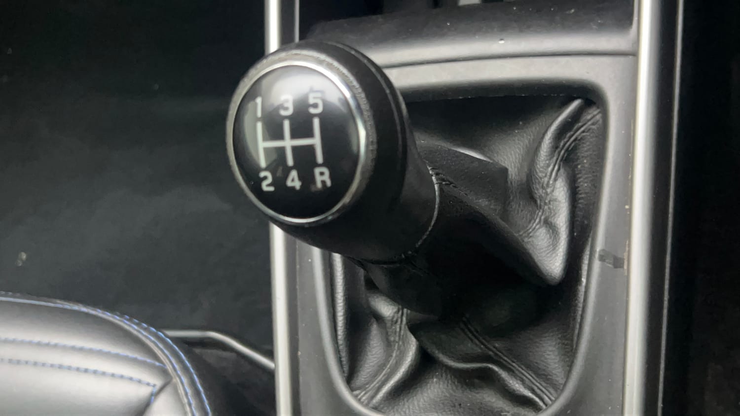 Used 2021 Maruti Suzuki Baleno Alpha Petrol Manual interior GEAR  KNOB VIEW