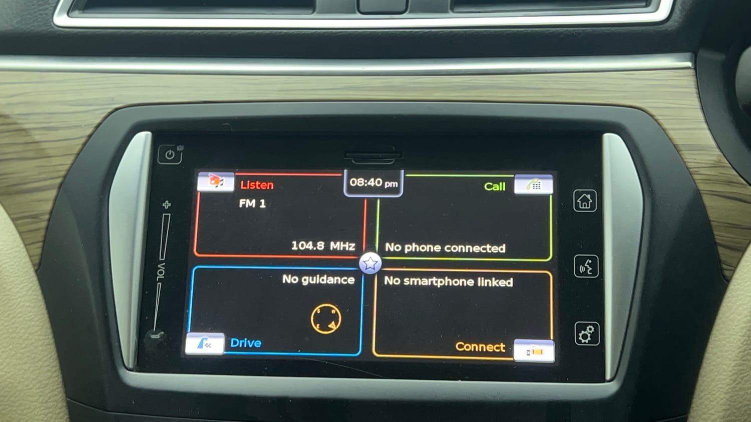 Used 2019 Maruti Suzuki Ciaz Alpha Hybrid 1.5 AT Petrol Automatic top_features Touch screen infotainment system
