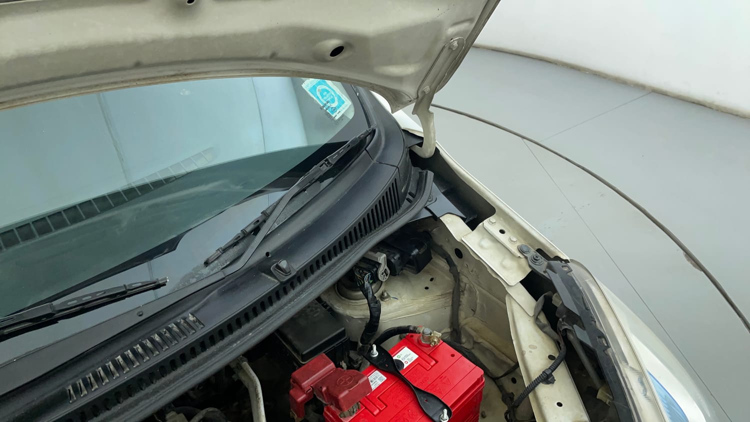 Used 2017 Maruti Suzuki Wagon R LXI Petrol Manual engine ENGINE LEFT SIDE HINGE & APRON VIEW