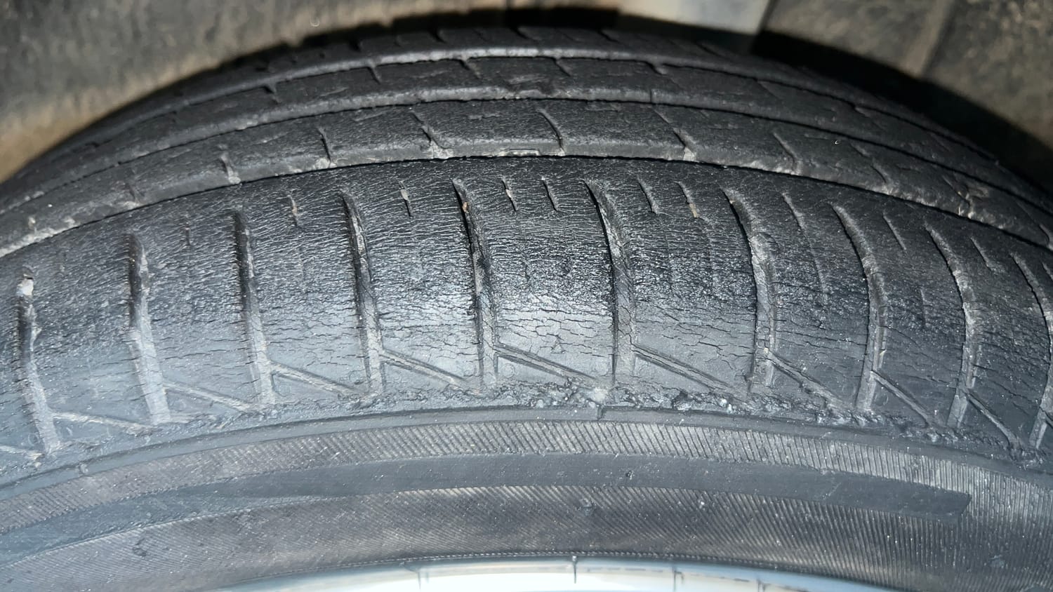 Used 2020 Renault Triber RXT Petrol Manual tyres LEFT REAR TYRE TREAD VIEW