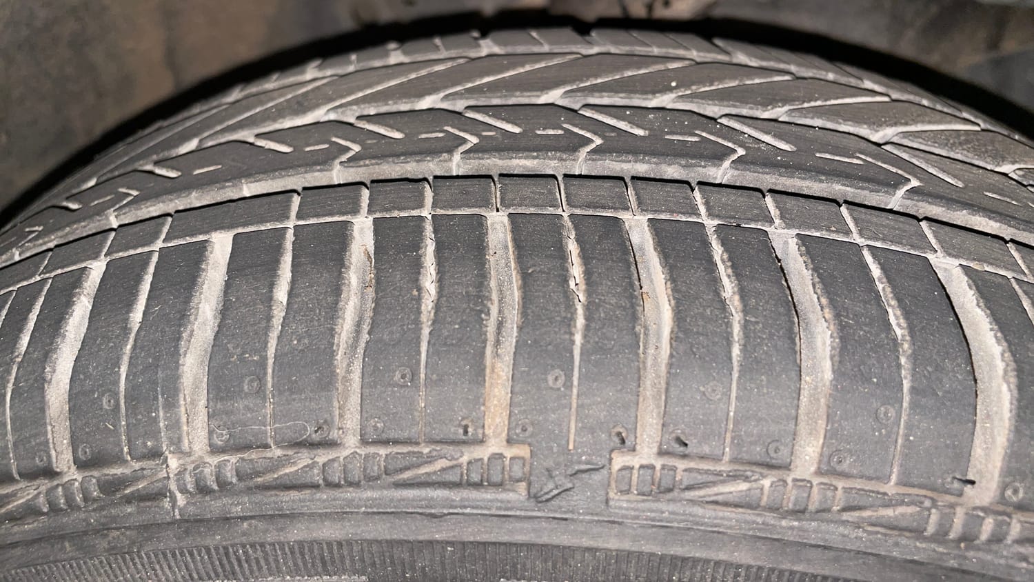 Used 2014 Honda Amaze 1.2 EX i-VTEC Petrol Manual tyres RIGHT FRONT TYRE TREAD VIEW