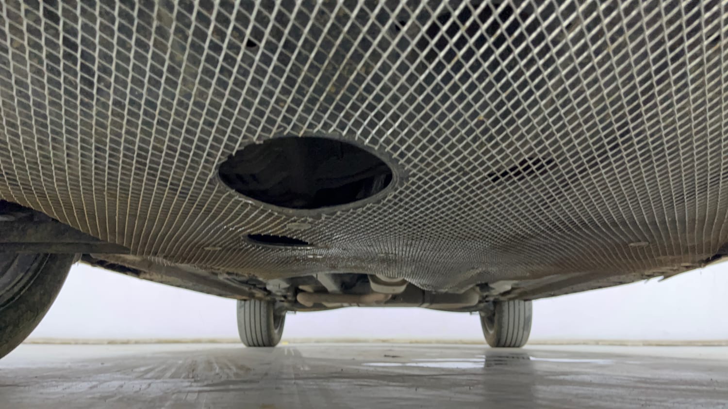 Used 2022 Hyundai Alcazar Platinum (O) 6 STR 2.0 Petrol AT Petrol Automatic extra FRONT LEFT UNDERBODY VIEW