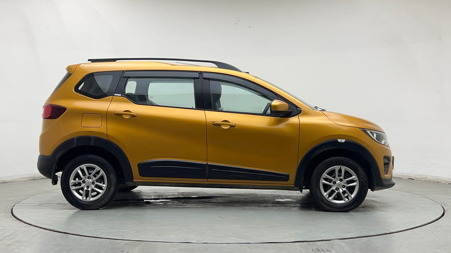 Used 2020 Renault Triber RXT Petrol Manual exterior RIGHT SIDE VIEW