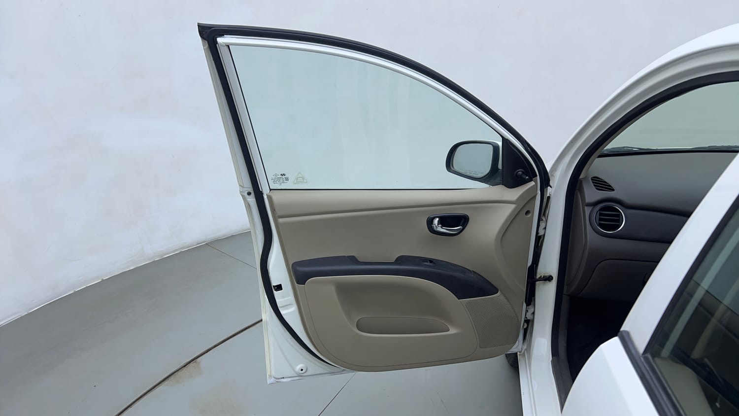 Used 2015 Hyundai i10 Sportz 1.1 iRDE2 Petrol Manual interior LEFT FRONT DOOR OPEN VIEW