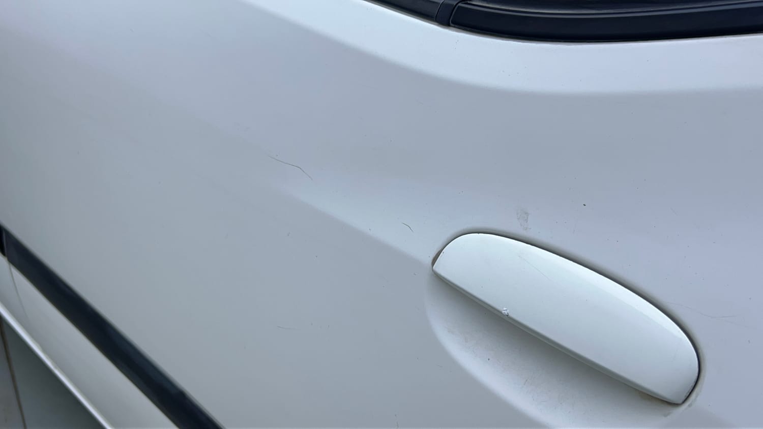 Used 2015 Hyundai i10 Sportz 1.1 iRDE2 Petrol Manual dents MINOR SCRATCH