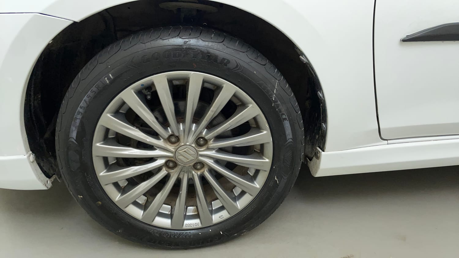 Used 2015 Maruti Suzuki Ciaz ZXi+ RS Petrol Manual tyres LEFT FRONT TYRE RIM VIEW