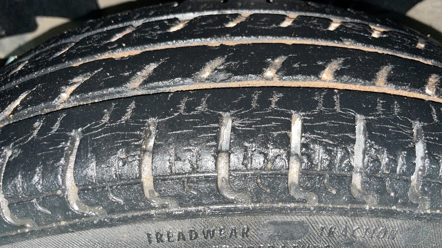 Used 2018 Renault Kwid 1.0 RXT Petrol Manual tyres LEFT FRONT TYRE TREAD VIEW