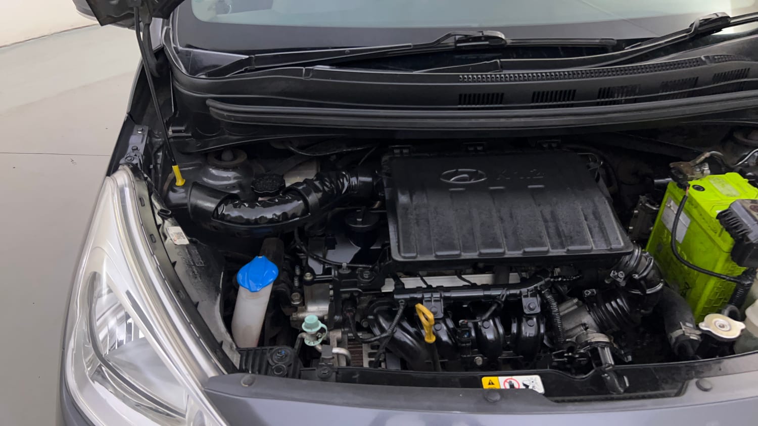 Used 2020 Hyundai Grand i10 Sportz 1.2 Kappa VTVT Petrol Manual engine ENGINE RIGHT SIDE HINGE & APRON VIEW