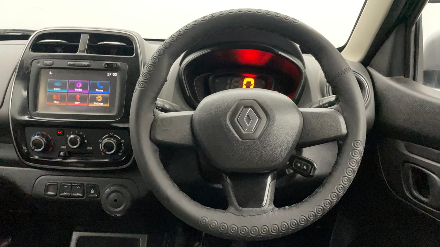 Used 2018 Renault Kwid 1.0 RXT Petrol Manual interior STEERING VIEW
