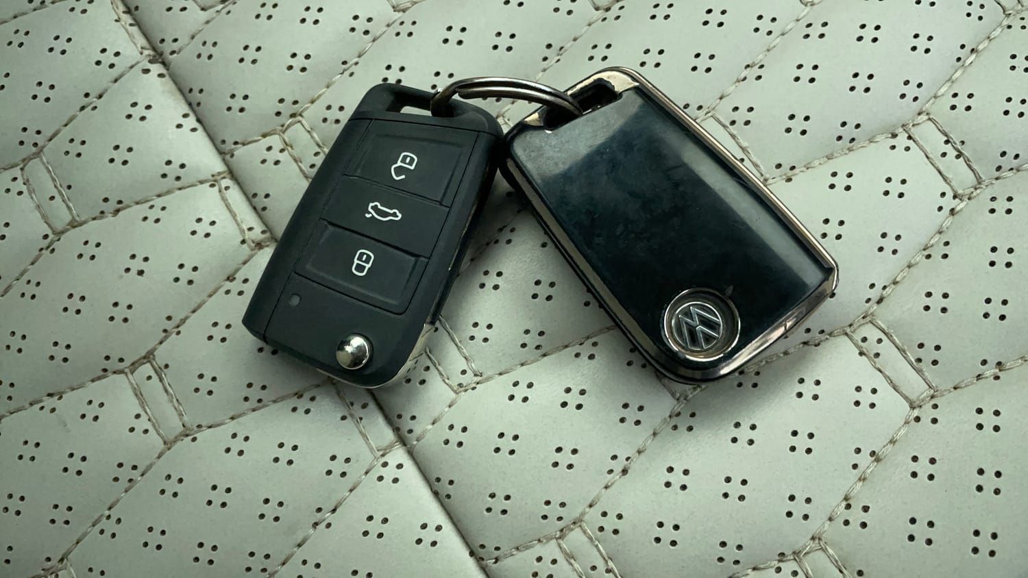 Used 2022 Volkswagen Virtus Highline 1.0 TSI MT Petrol Manual extra CAR KEY VIEW
