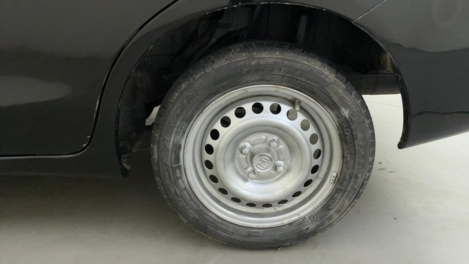 Used 2014 Honda Amaze 1.2 EX i-VTEC Petrol Manual tyres LEFT REAR TYRE RIM VIEW