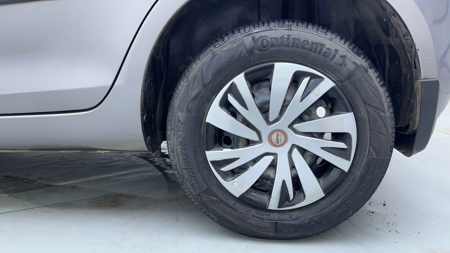 Used 2014 Maruti Suzuki Swift VDi Diesel Manual tyres LEFT REAR TYRE RIM VIEW