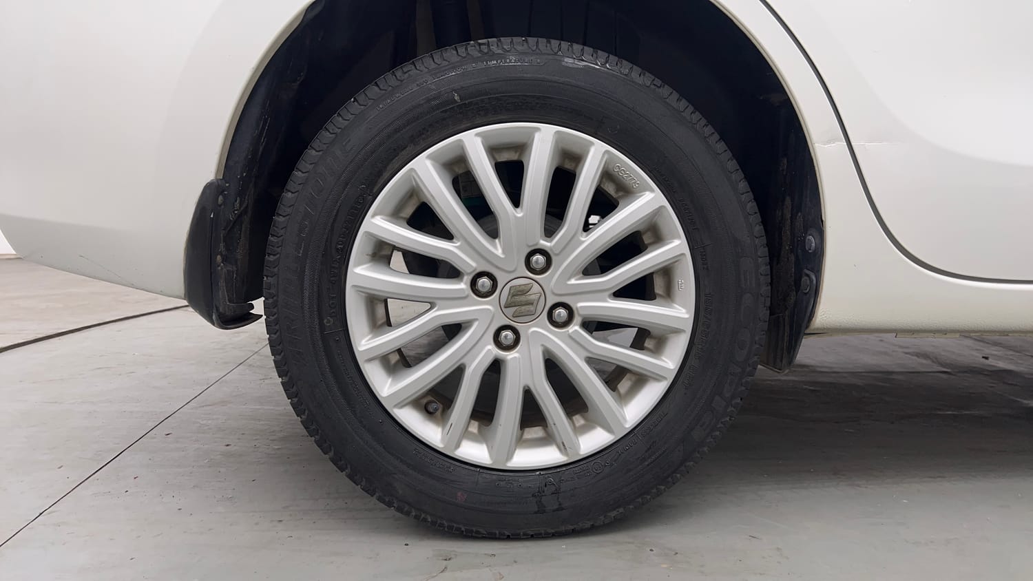 Used 2018 Maruti Suzuki Dzire ZXi Petrol Manual tyres RIGHT REAR TYRE RIM VIEW