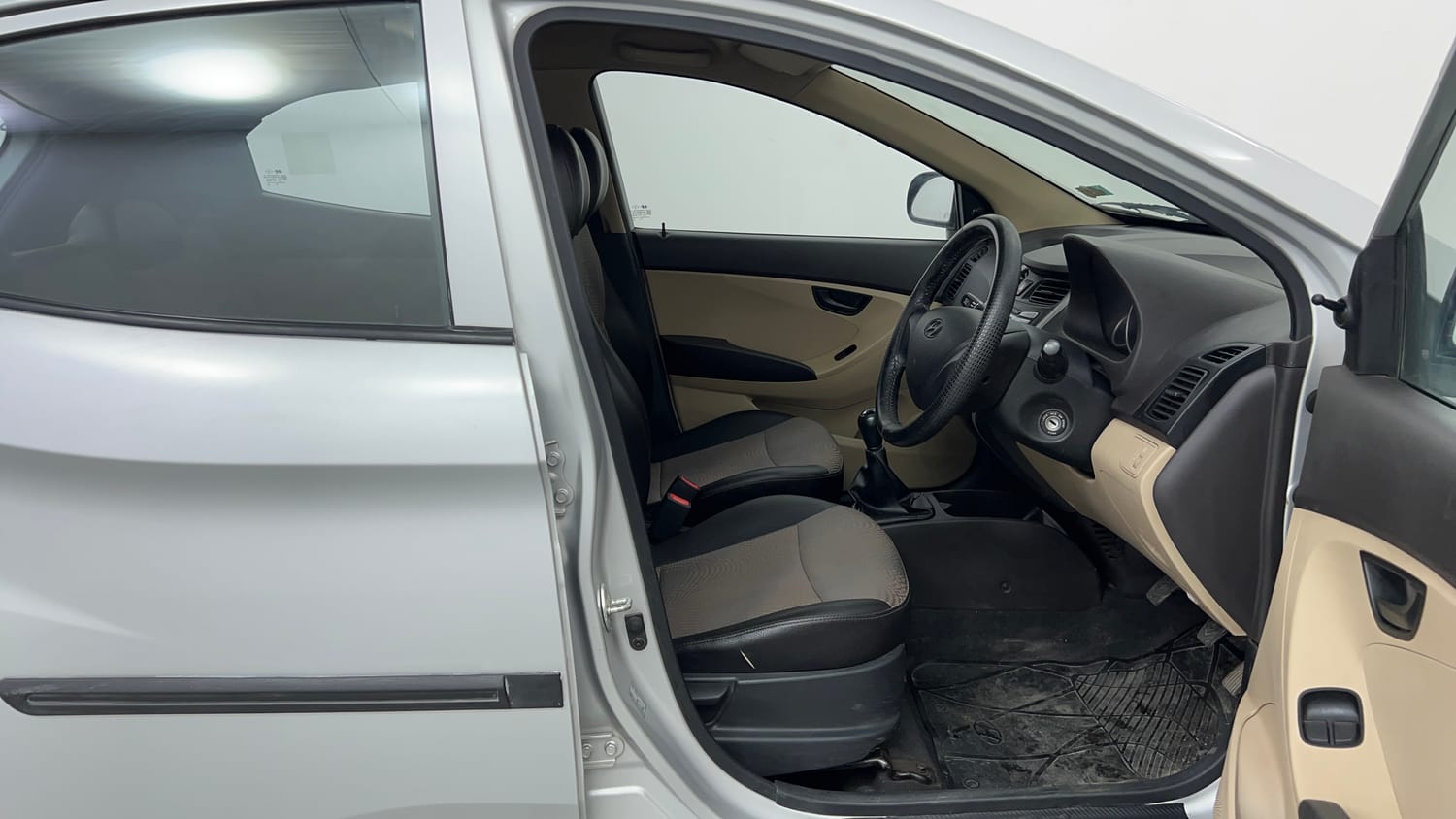 Used 2016 Hyundai Eon Magna Petrol Manual interior RIGHT SIDE FRONT DOOR CABIN VIEW