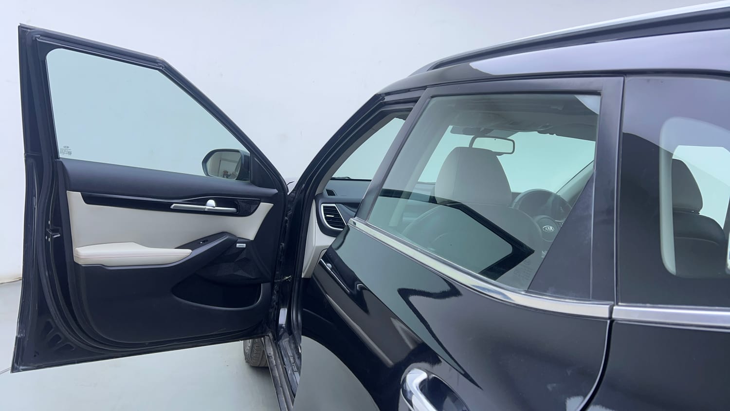 Used 2020 kia Seltos GTX Plus DCT 1.4 Petrol Automatic interior LEFT FRONT DOOR OPEN VIEW