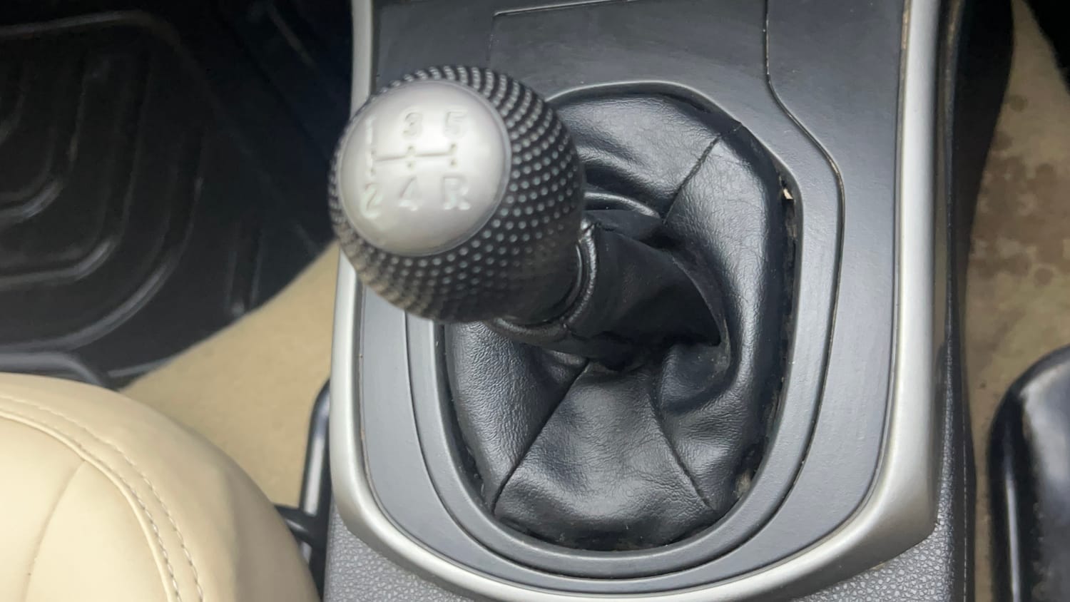 Used 2023 Honda City 4th Generation V Petrol Petrol Manual interior GEAR  KNOB VIEW