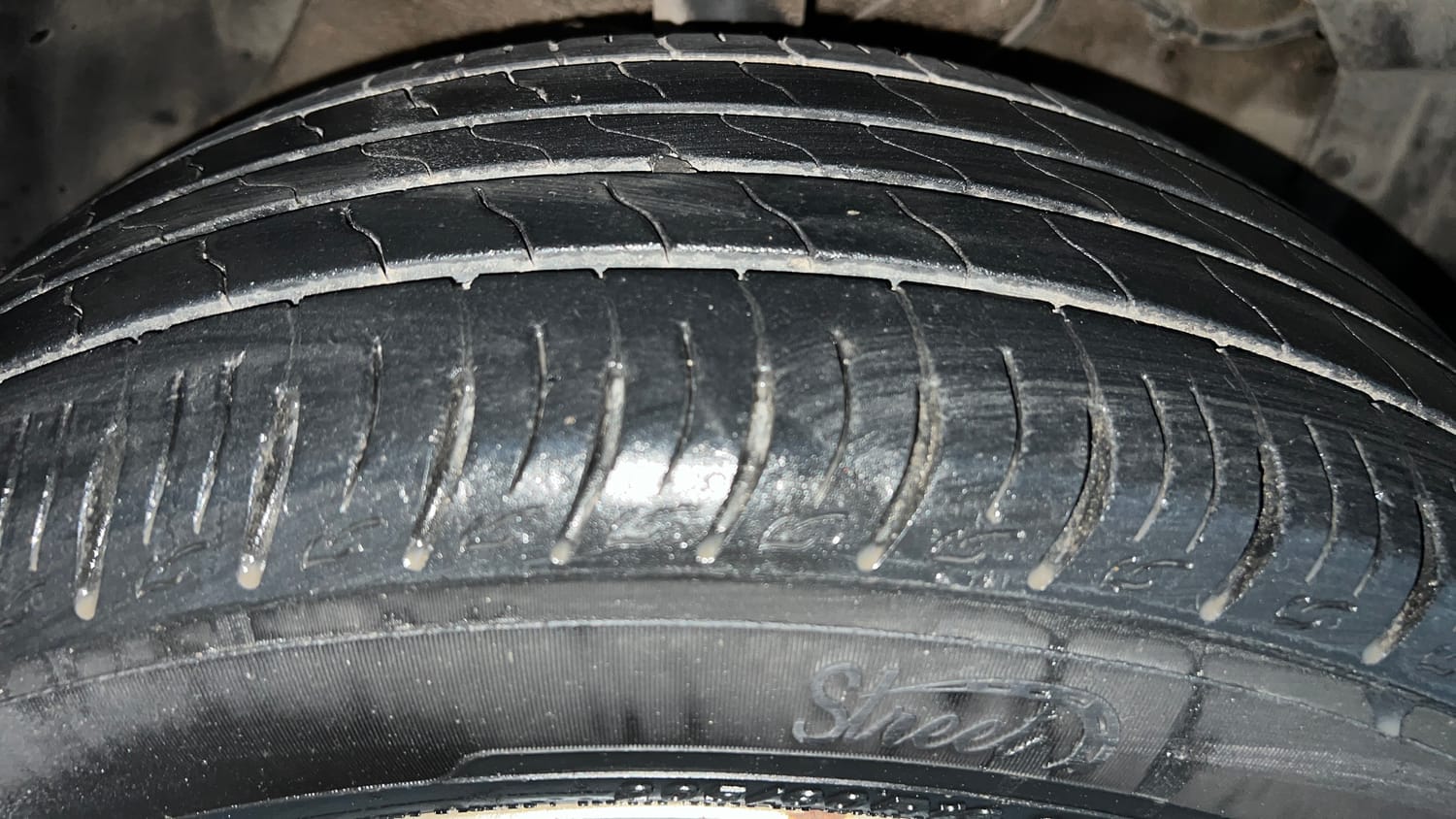 Used 2021 maruti-suzuki Vitara Brezza LXi Petrol Manual tyres RIGHT FRONT TYRE TREAD VIEW