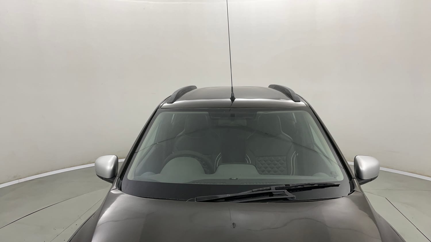 Used 2018 Renault Kwid 1.0 RXT Petrol Manual exterior FRONT WINDSHIELD VIEW