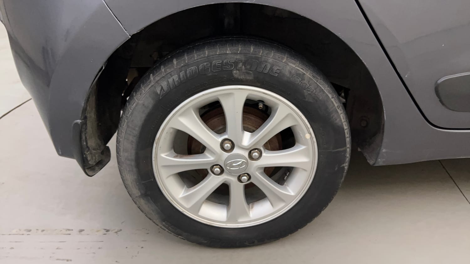 Used 2014 Hyundai Grand i10 Asta 1.2 Kappa VTVT Petrol Manual tyres RIGHT REAR TYRE RIM VIEW