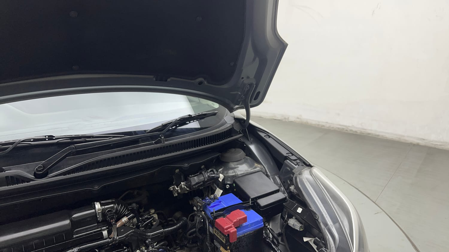 Used 2019 Toyota Glanza G CVT Petrol Automatic engine ENGINE LEFT SIDE HINGE & APRON VIEW