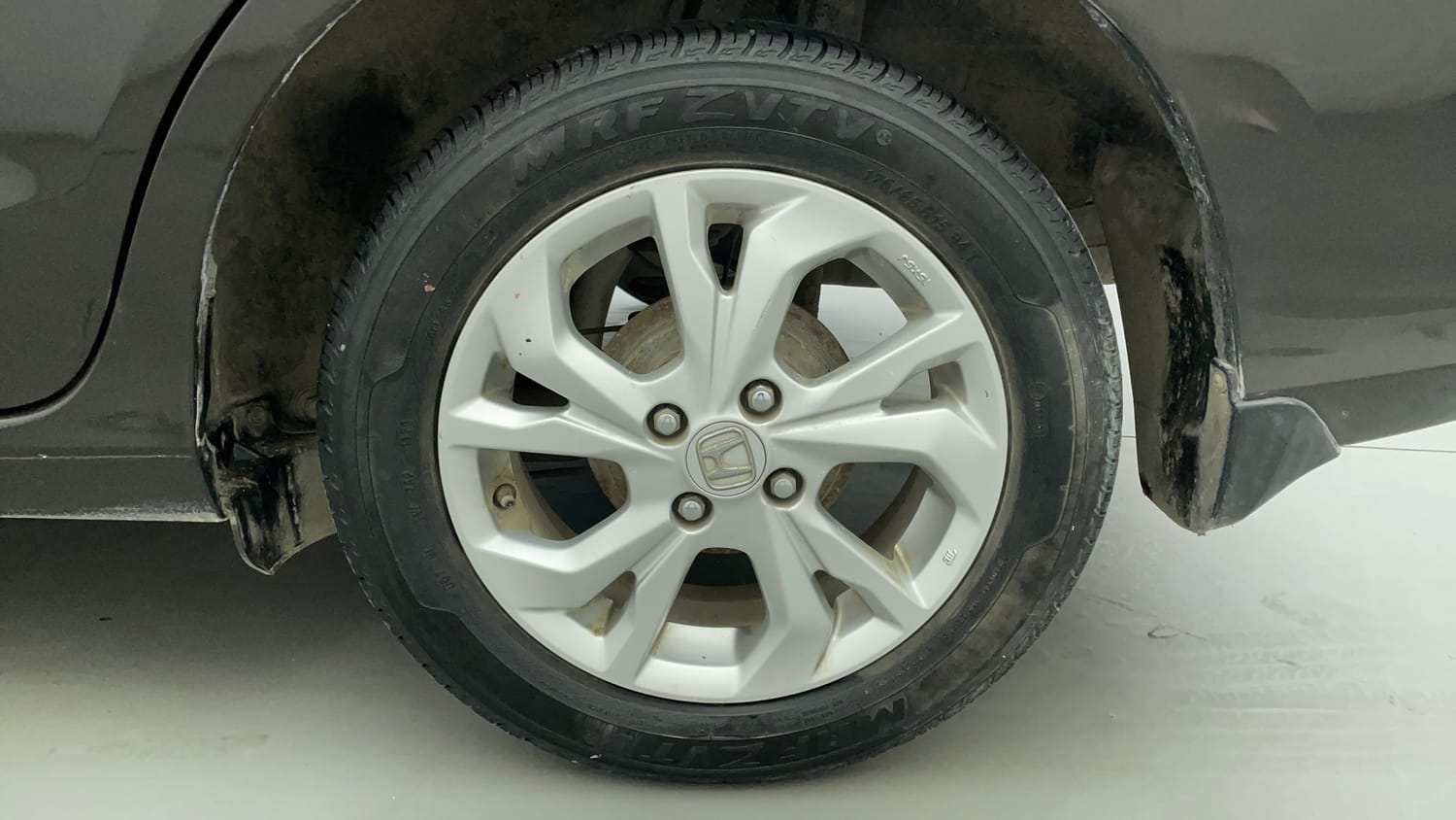 Used 2020 Honda Amaze 1.2 VX CVT Petrol Petrol Automatic tyres LEFT REAR TYRE RIM VIEW