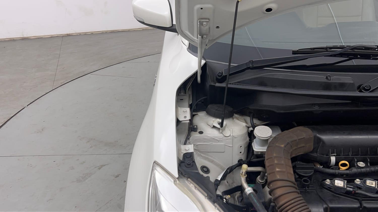 Used 2018 Maruti Suzuki Dzire ZXi Petrol Manual engine ENGINE RIGHT SIDE HINGE & APRON VIEW