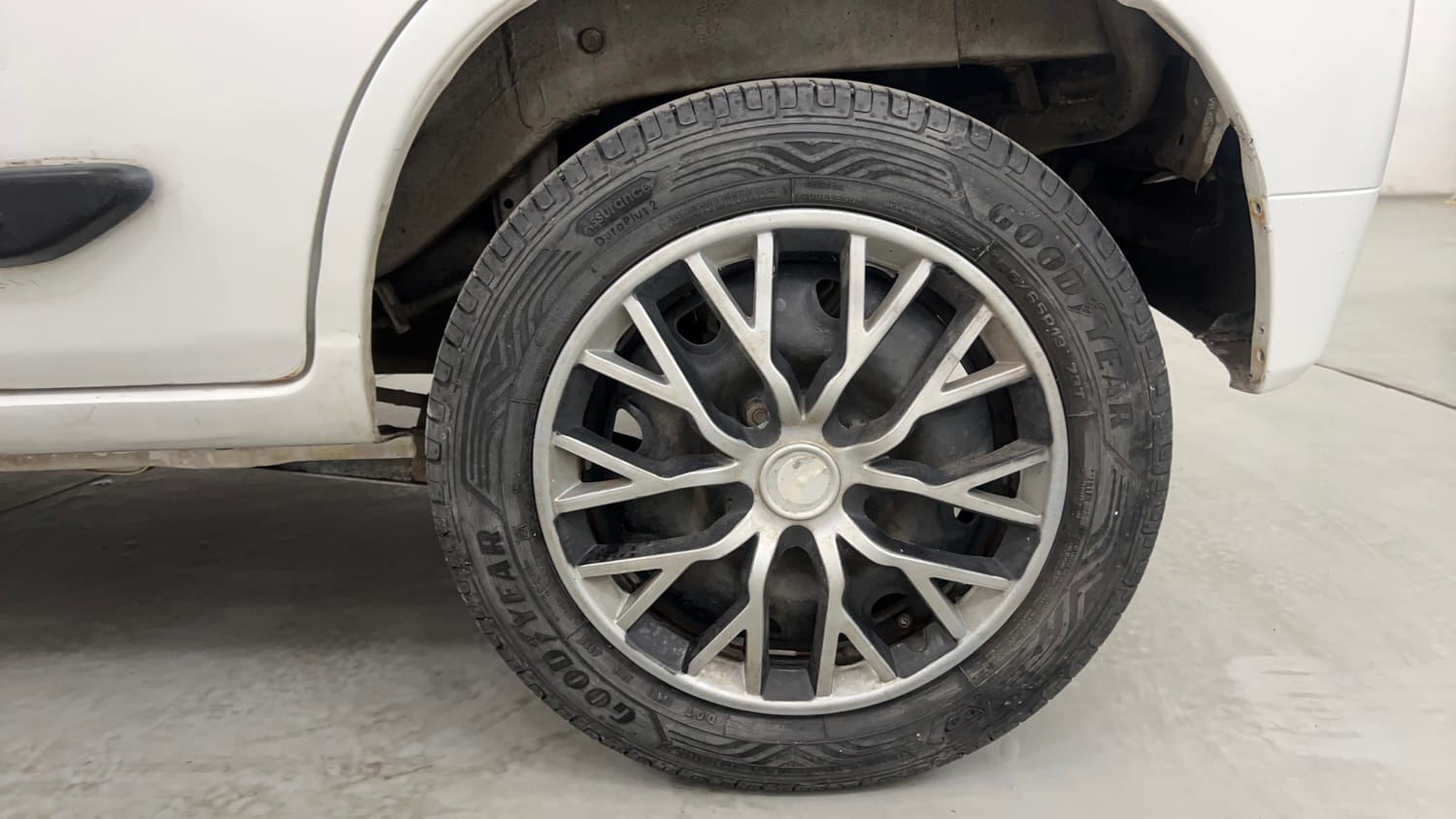 Used 2014 Maruti Suzuki Alto K10 VXi Petrol Manual tyres LEFT REAR TYRE RIM VIEW