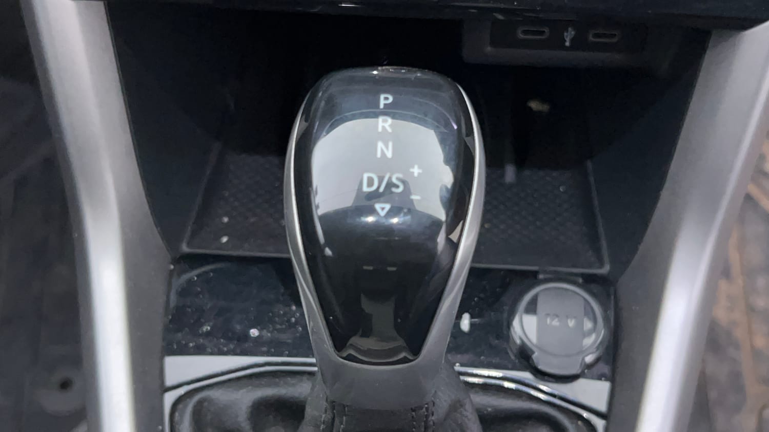 Used 2022 Volkswagen Taigun Highline 1.0 TSI AT Petrol Automatic interior GEAR  KNOB VIEW