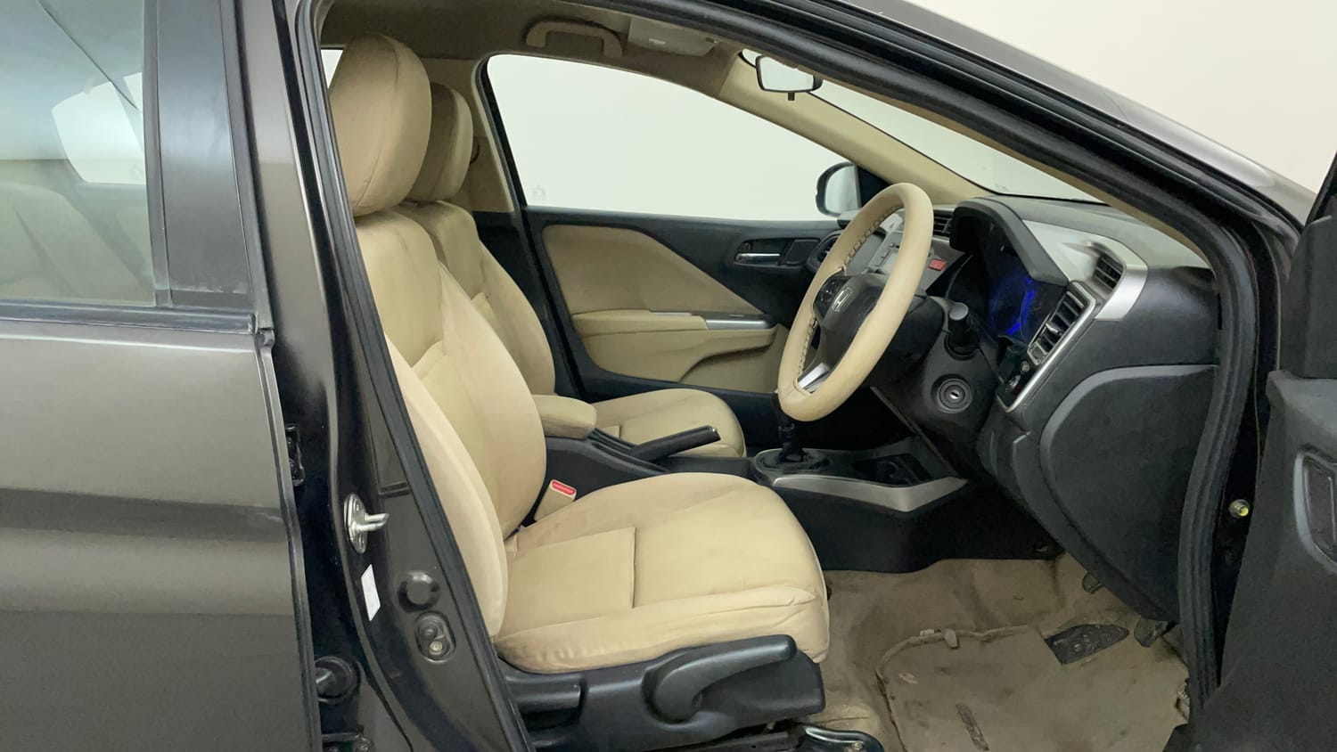 Used 2015 Honda City V Petrol Manual interior RIGHT SIDE FRONT DOOR CABIN VIEW