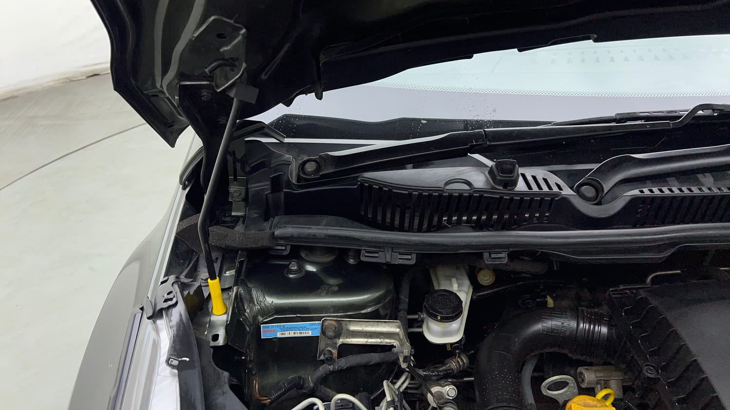 Used 2023 Tata Nexon XM Plus (S) Petrol Manual engine ENGINE RIGHT SIDE HINGE & APRON VIEW