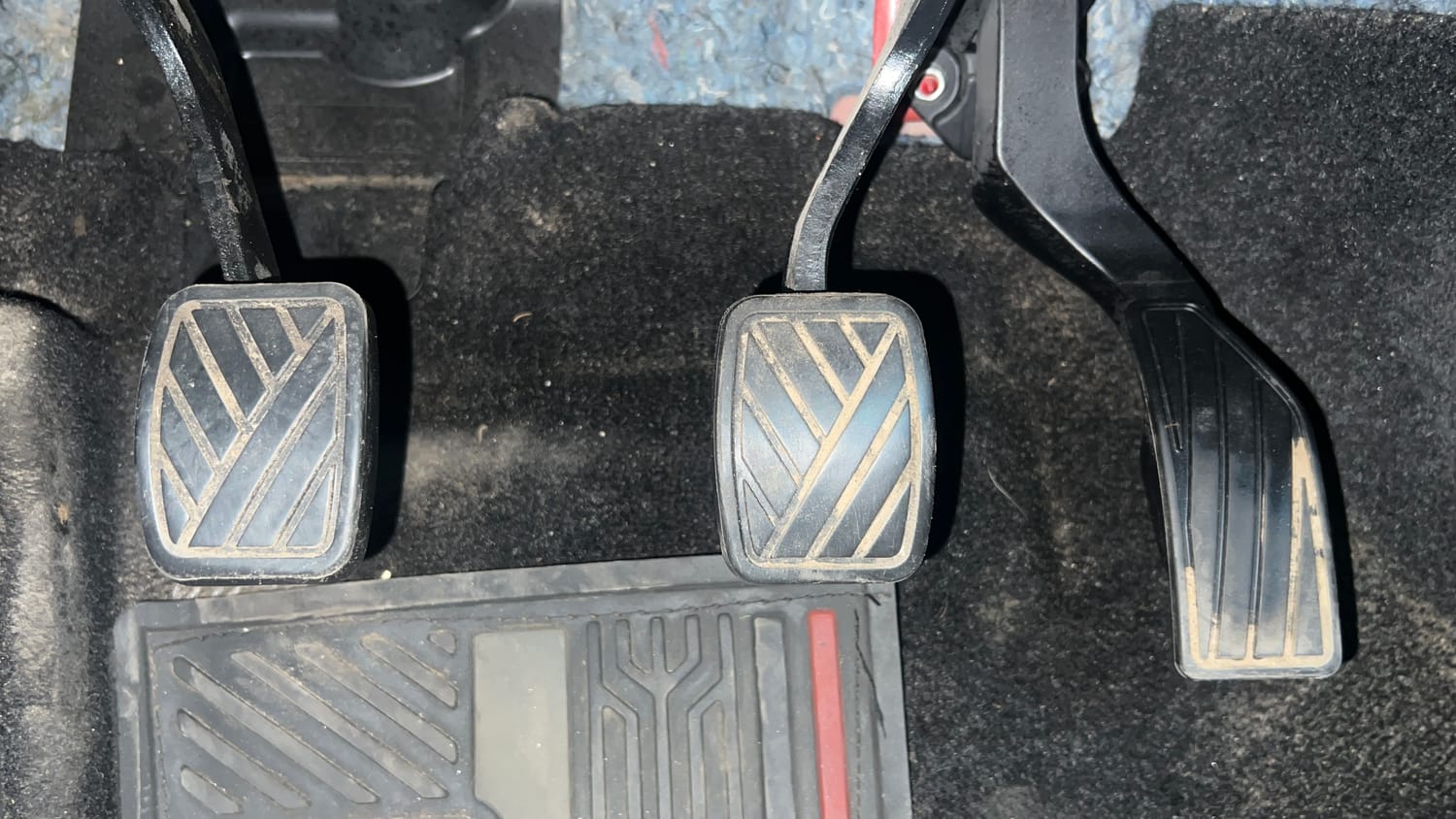Used 2022 Maruti Suzuki Brezza Zxi Plus Dual Tone Petrol Manual interior PEDALS VIEW