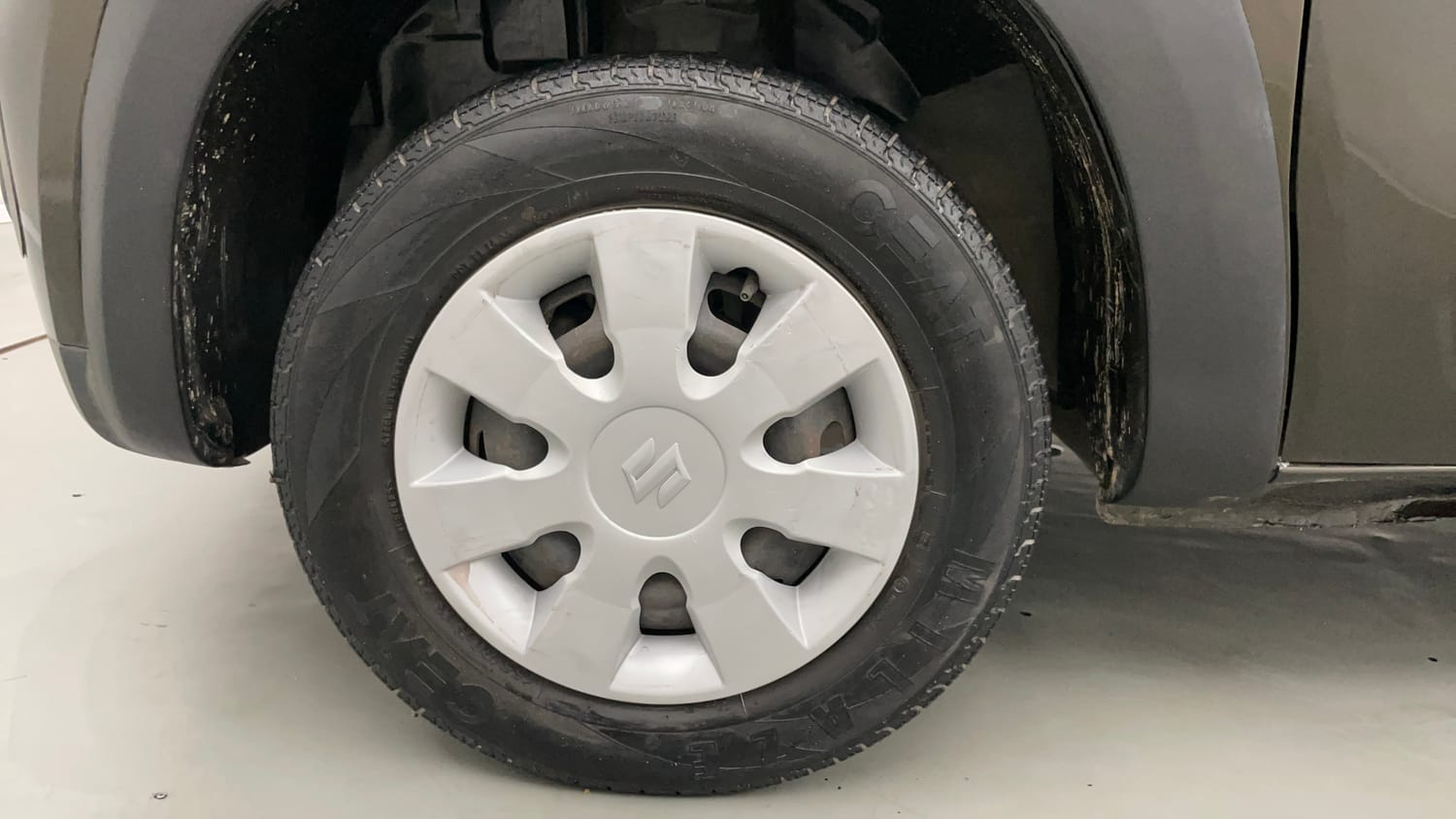 Used 2018 Renault Kwid 1.0 RXT Petrol Manual tyres LEFT FRONT TYRE RIM VIEW