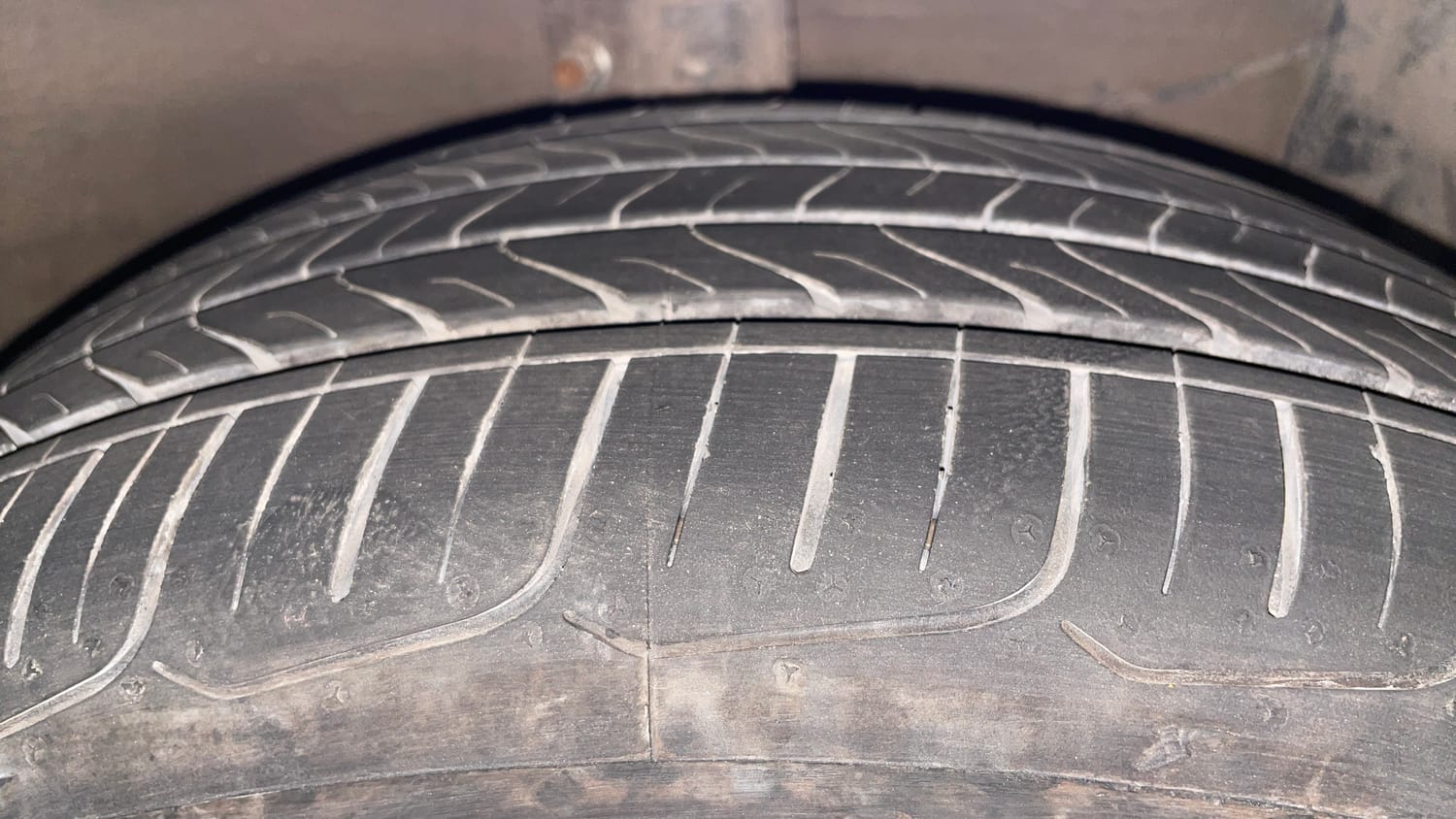 Used 2015 Maruti Suzuki Ciaz ZXi+ RS Petrol Manual tyres RIGHT FRONT TYRE TREAD VIEW