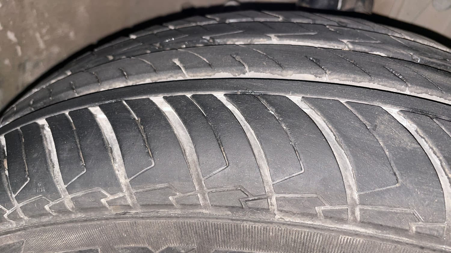 Used 2015 Honda City V Petrol Manual tyres RIGHT FRONT TYRE TREAD VIEW