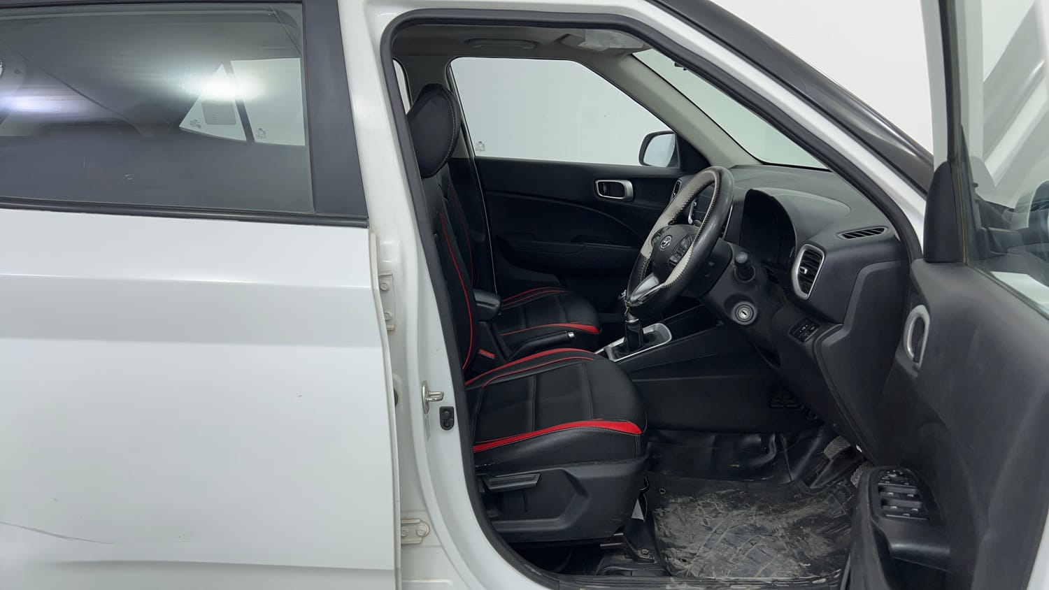 Used 2021 Hyundai Venue SX 1.5 CRDi Diesel Manual interior RIGHT SIDE FRONT DOOR CABIN VIEW