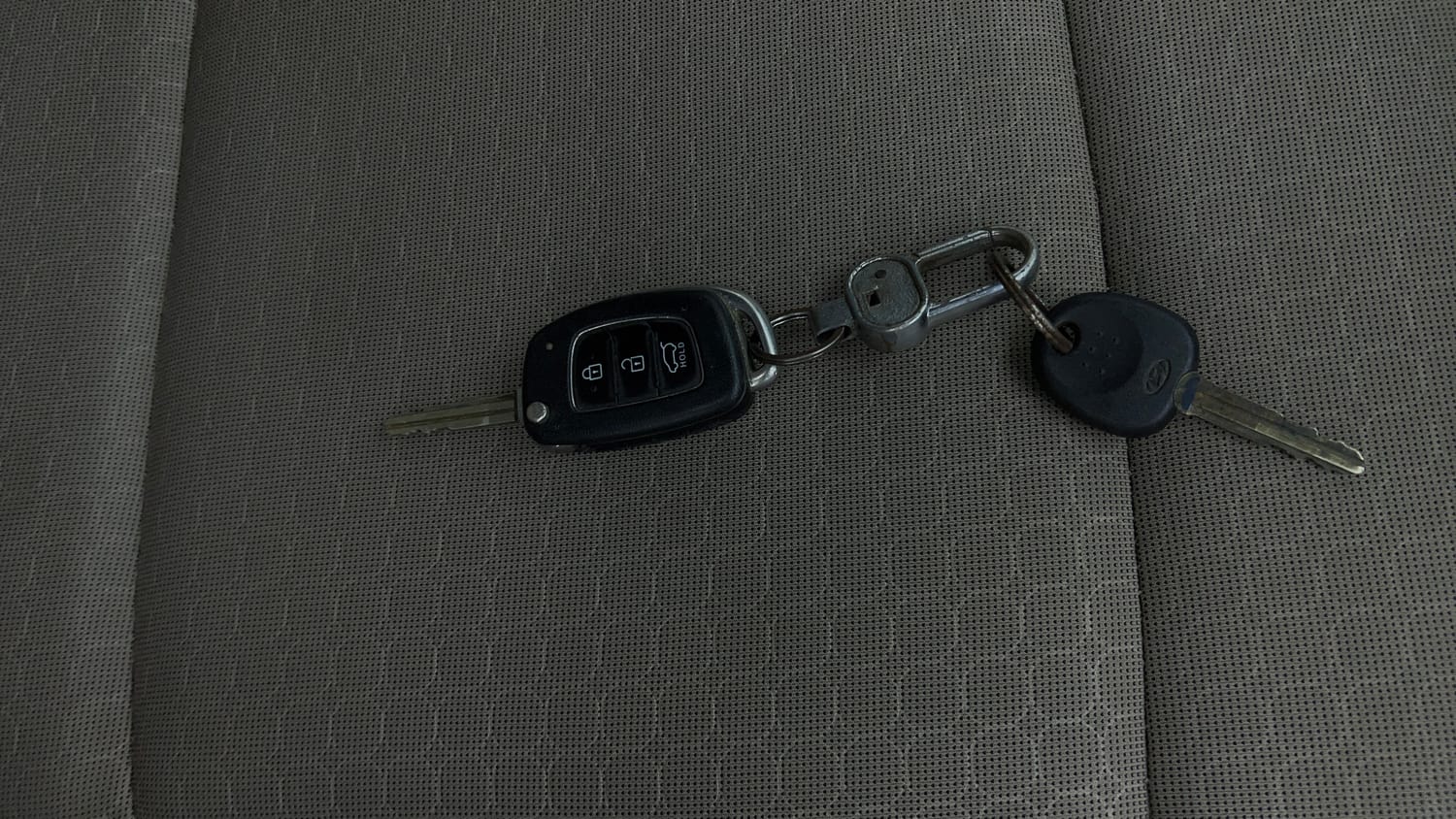 Used 2015 Hyundai Elite i20 Sportz 1.2 Petrol Manual extra CAR KEY VIEW