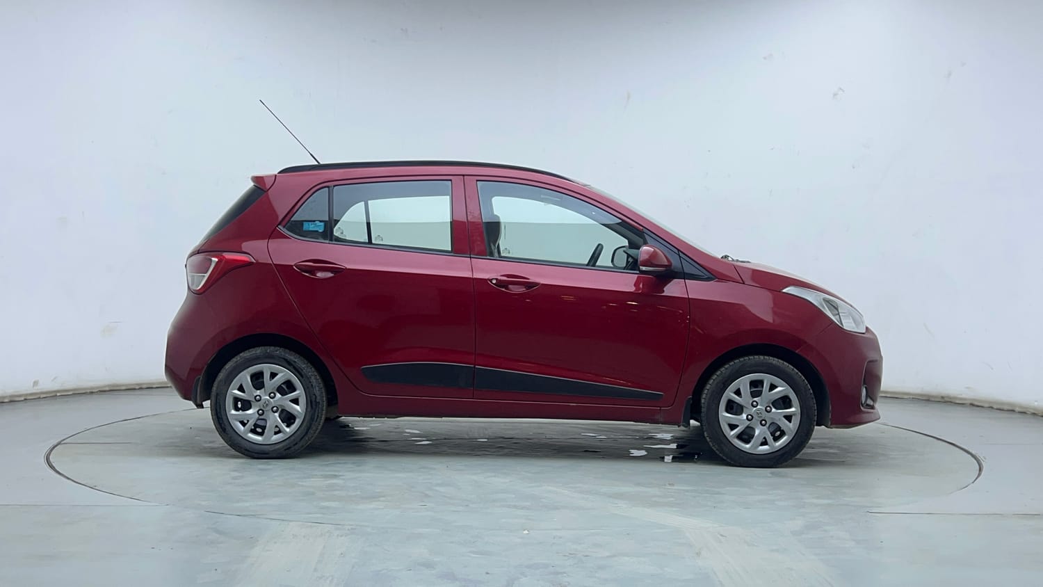 Used 2017 Hyundai Grand i10 Sportz (O) 1.2 Kappa VTVT Petrol Manual exterior RIGHT SIDE VIEW