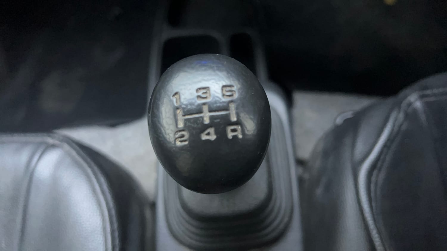 Used 2019 Maruti Suzuki Eeco 5 STR WITH A/C+HTR Petrol Manual interior GEAR  KNOB VIEW