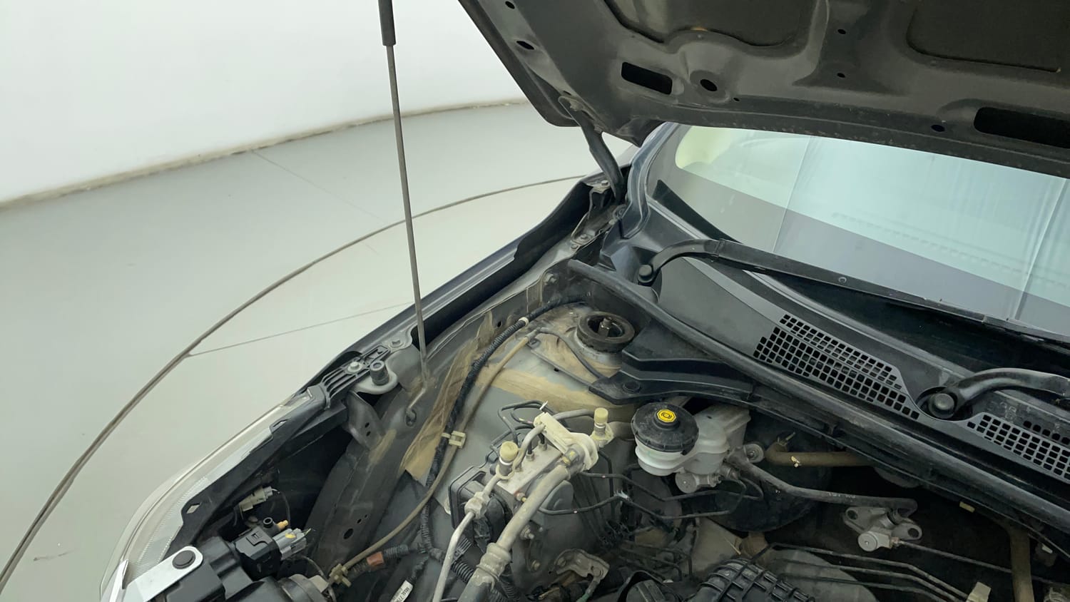 Used 2019 Honda Amaze 1.2 S MT Petrol Petrol Manual engine ENGINE RIGHT SIDE HINGE & APRON VIEW
