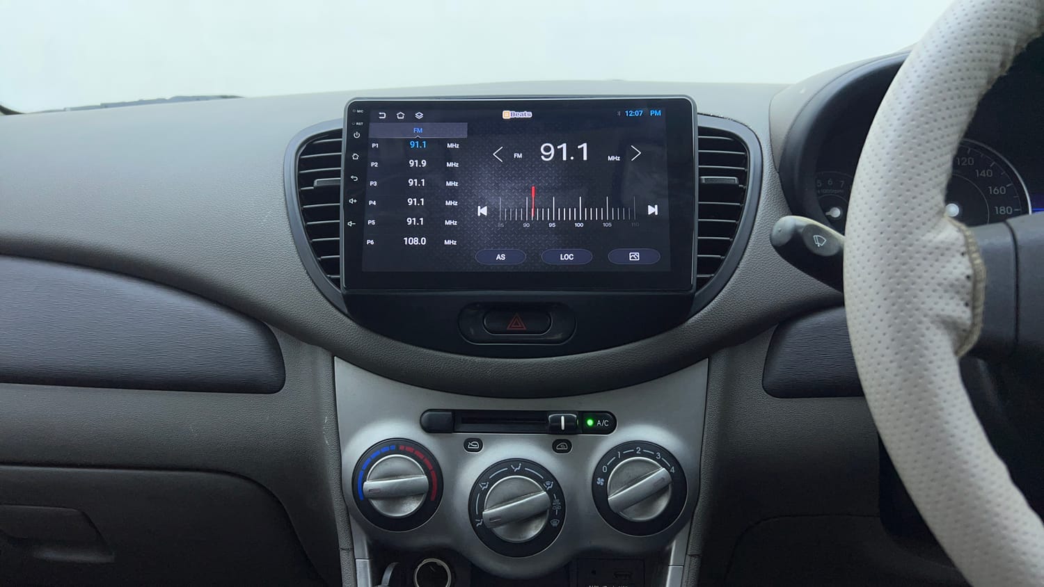 Used 2015 Hyundai i10 Sportz 1.1 iRDE2 Petrol Manual top_features Integrated (in-dash) music system