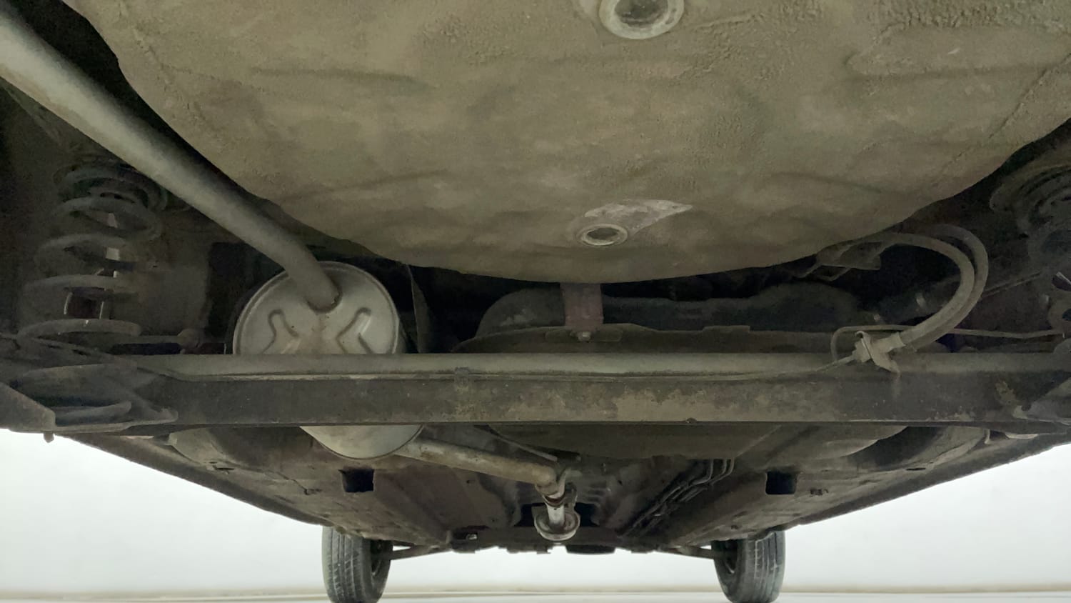 Used 2017 Renault Kwid 1.0 RXT AMT Opt Petrol Automatic extra REAR UNDERBODY VIEW (TAKEN FROM REAR)