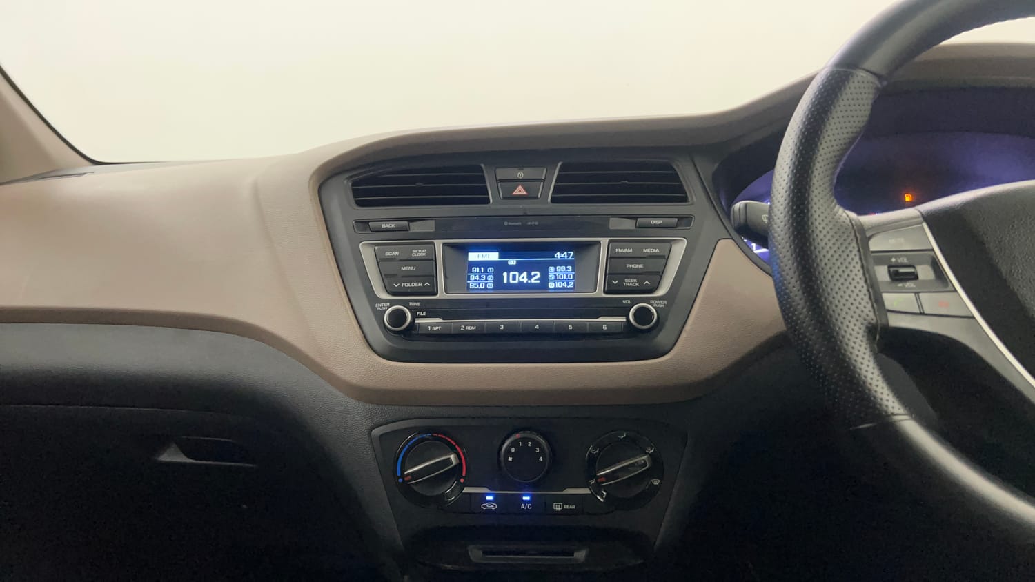 Used 2018 Hyundai Elite i20 Sportz 1.2 Petrol Manual interior MUSIC SYSTEM & AC CONTROL VIEW