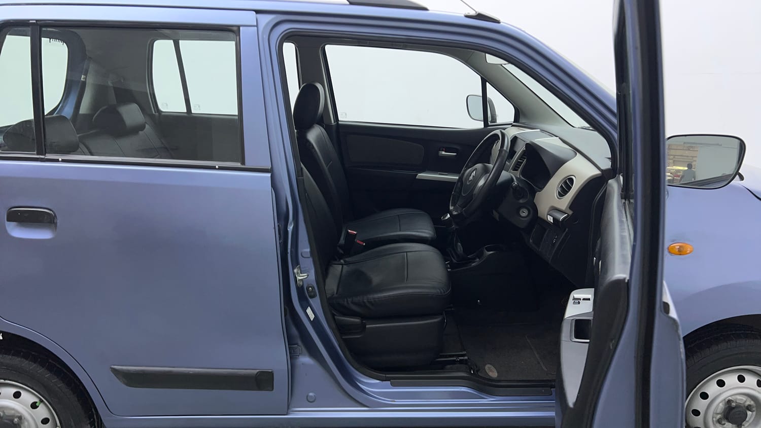 Used 2015 Maruti Suzuki Wagon R LXI Petrol Manual interior RIGHT SIDE FRONT DOOR CABIN VIEW