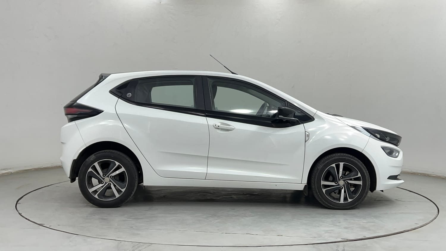 Used 2024 Tata Altroz XZA Plus Petrol Petrol Automatic exterior RIGHT SIDE VIEW