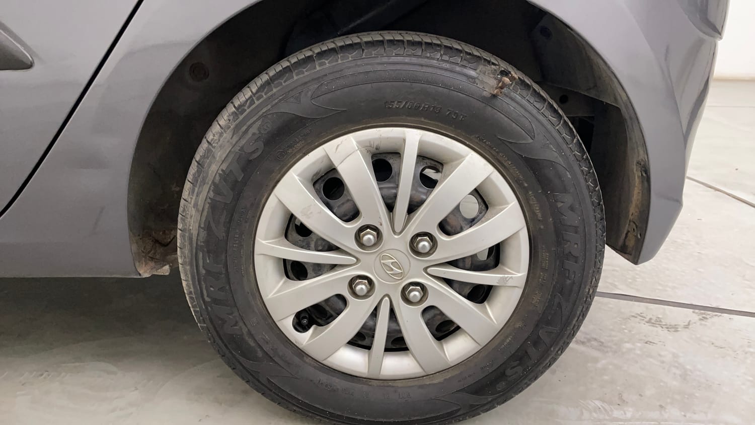 Used 2016 Hyundai i10 Sportz 1.1 iRDE2 Petrol Manual tyres LEFT REAR TYRE RIM VIEW