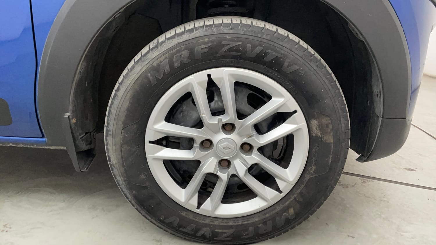 Used 2020 Renault Triber RXT Petrol Manual tyres RIGHT FRONT TYRE RIM VIEW