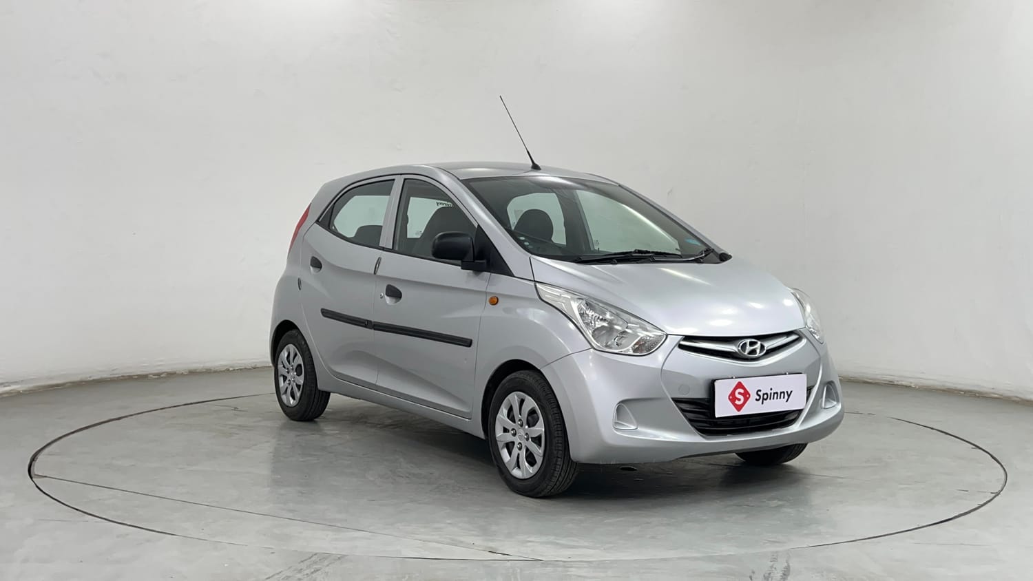 Used 2016 Hyundai Eon Magna Petrol Manual exterior RIGHT FRONT CORNER VIEW