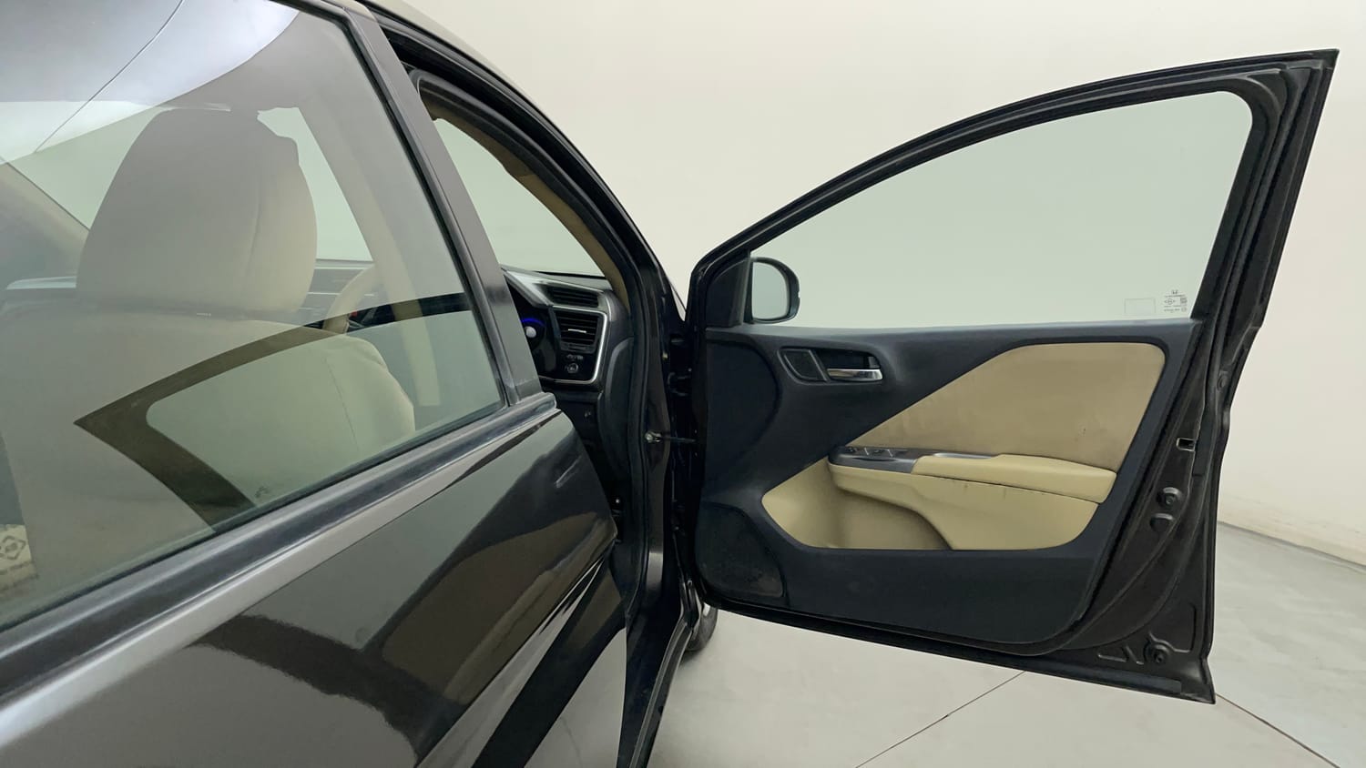 Used 2015 Honda City V Petrol Manual interior RIGHT FRONT DOOR OPEN VIEW
