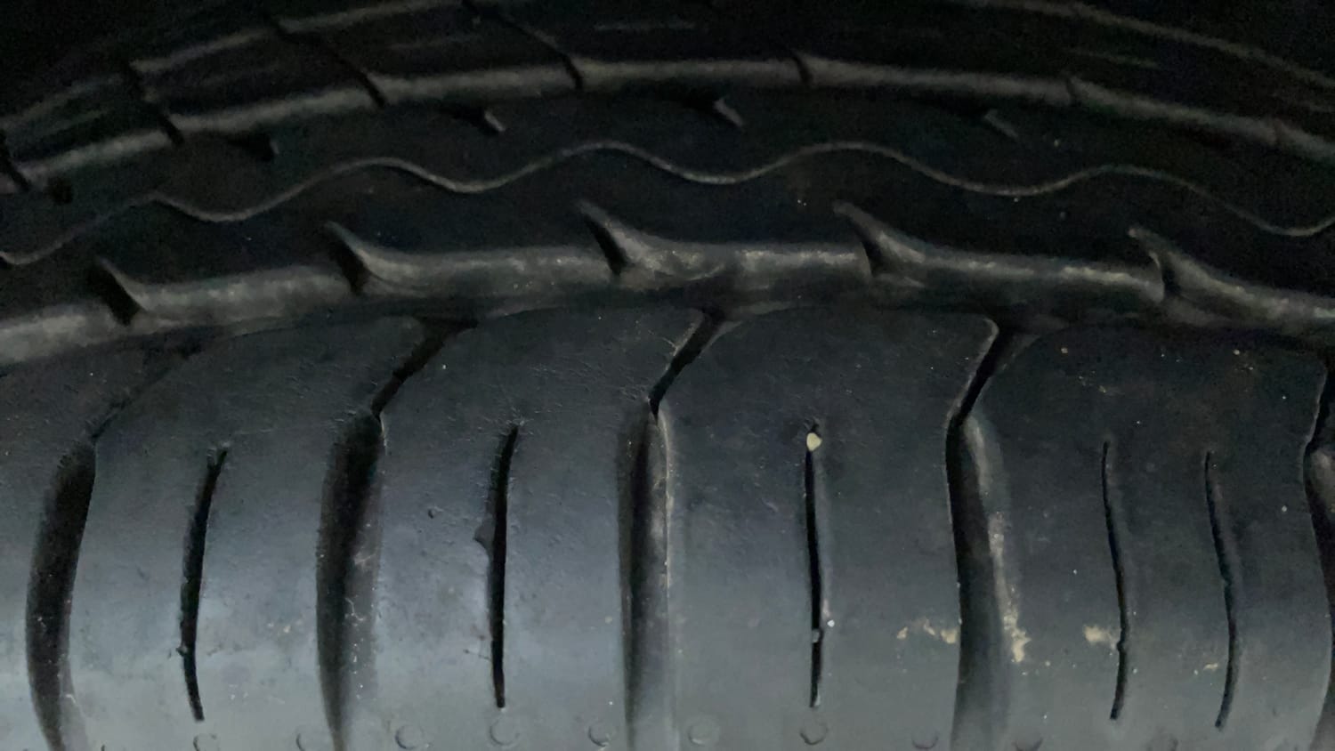 Used 2022 Volkswagen Virtus Highline 1.0 TSI MT Petrol Manual tyres RIGHT FRONT TYRE TREAD VIEW