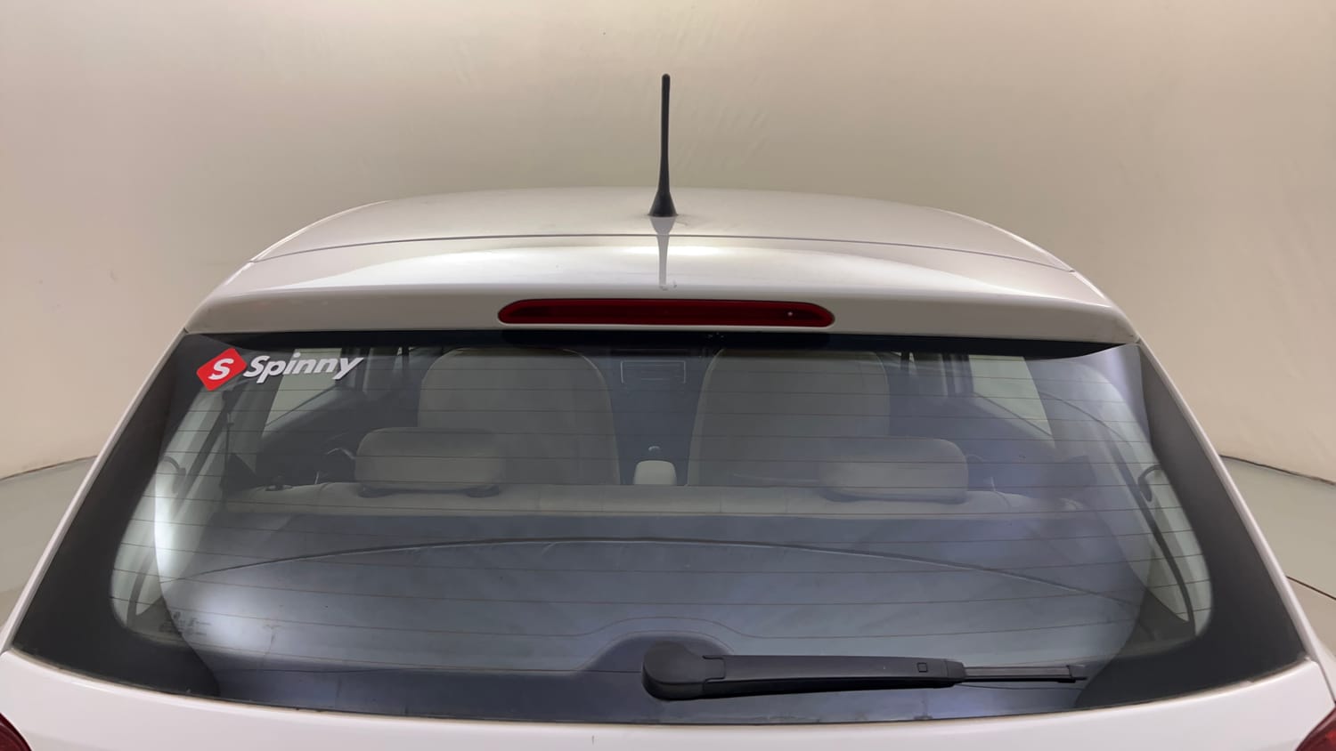 Used 2015 Volkswagen Polo Comfortline 1.2L (P) Petrol Manual top_features Rear defogger